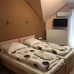 Lobarat Panzio B&B
