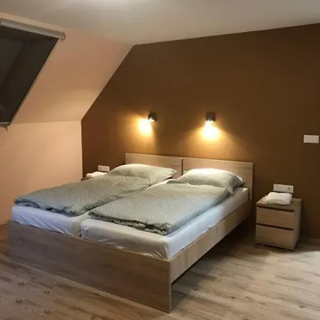 Lobarat Panzio Oda ve Kahvaltı Cserszegtomaj